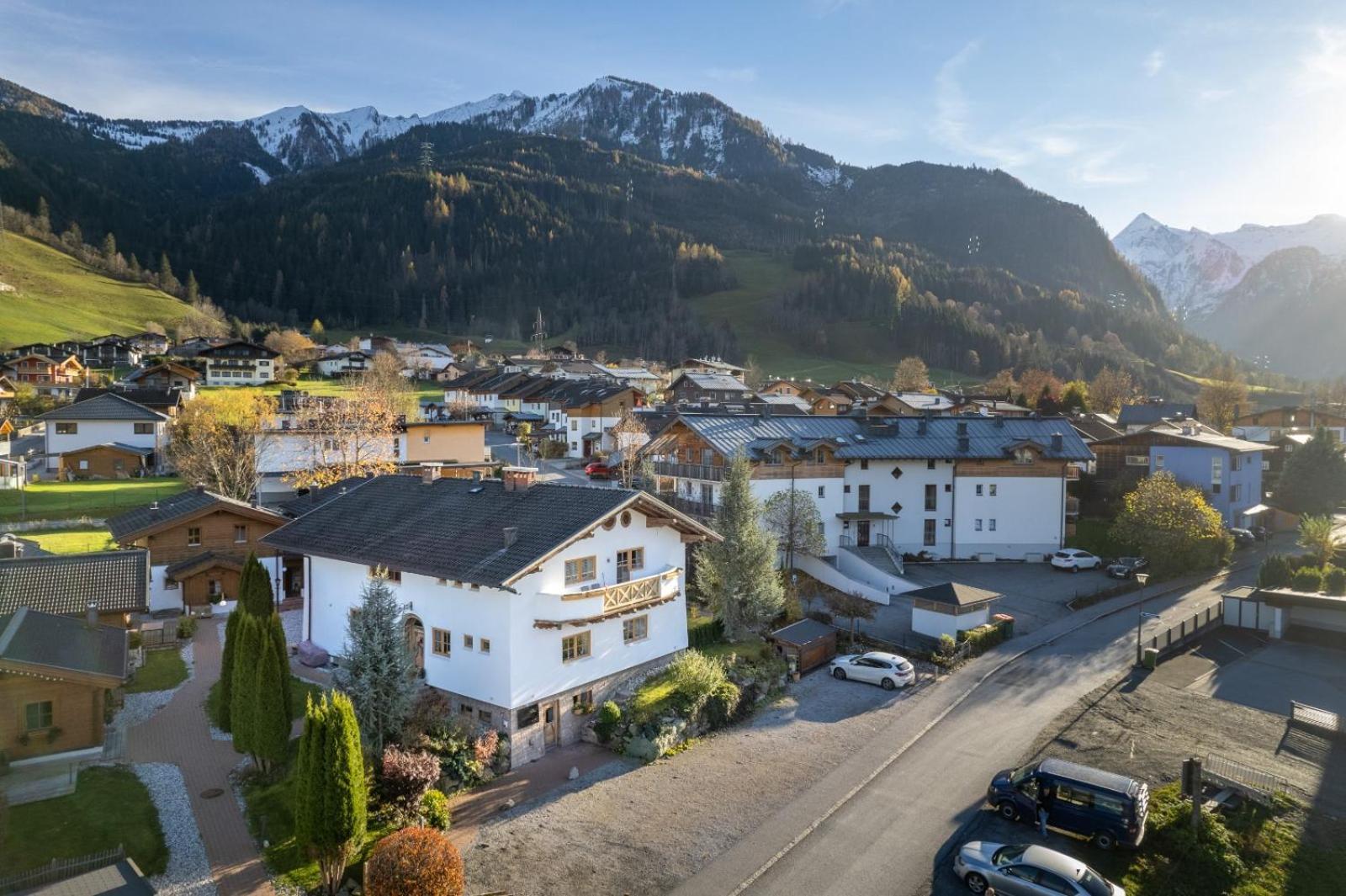 Dorfchalets & Apartments - Authentic Experience In Centre Of Kaprun Including Tauernspa And Summercard Exteriér fotografie