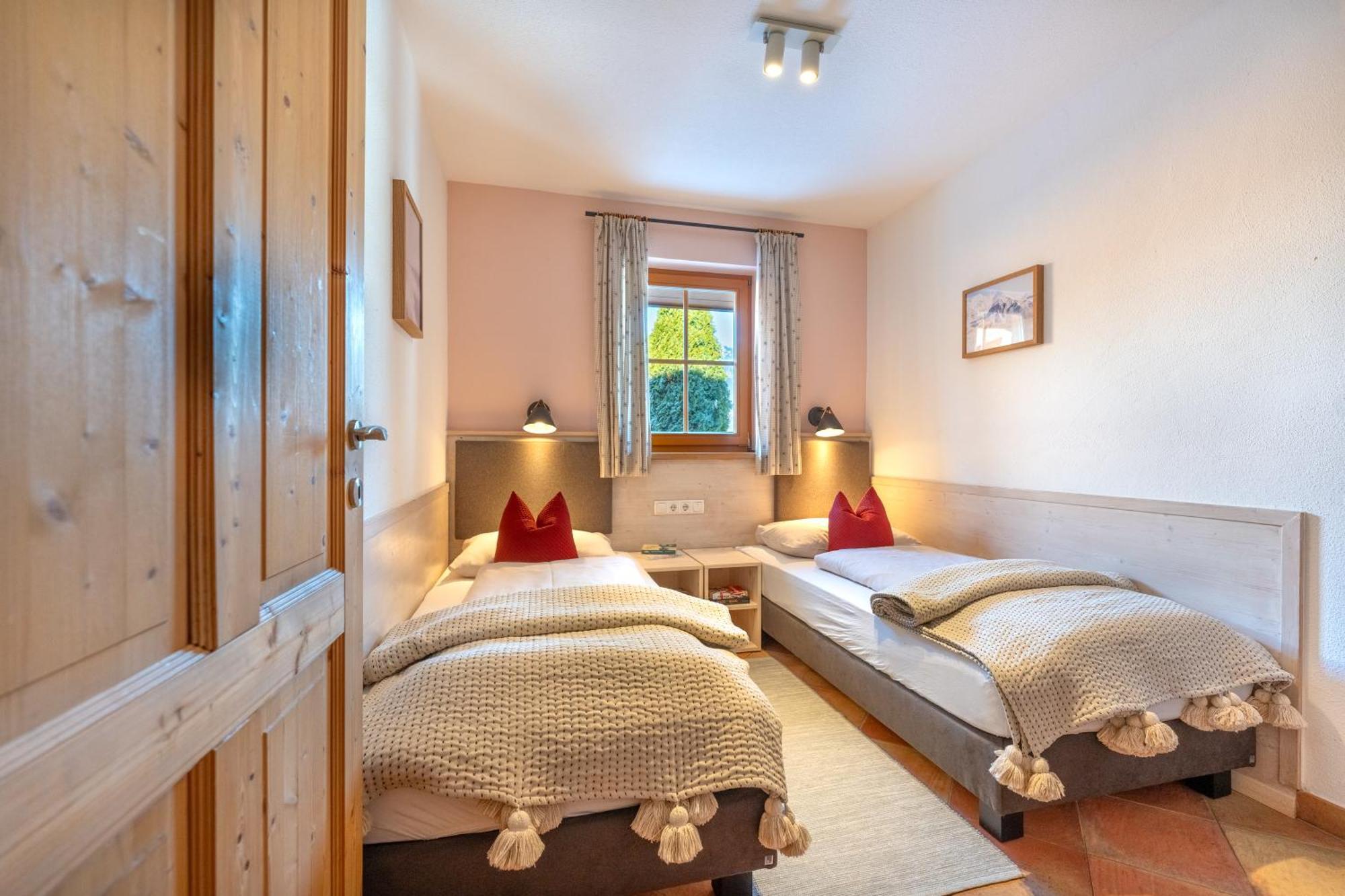 Dorfchalets & Apartments - Authentic Experience In Centre Of Kaprun Including Tauernspa And Summercard Exteriér fotografie